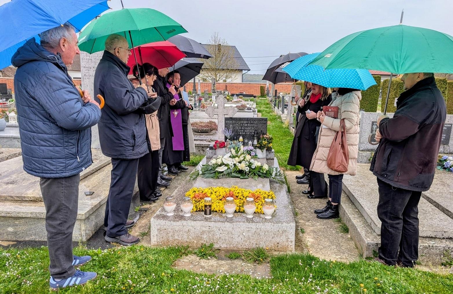 010-na-kranjcicevu-grobu-10-4-2026