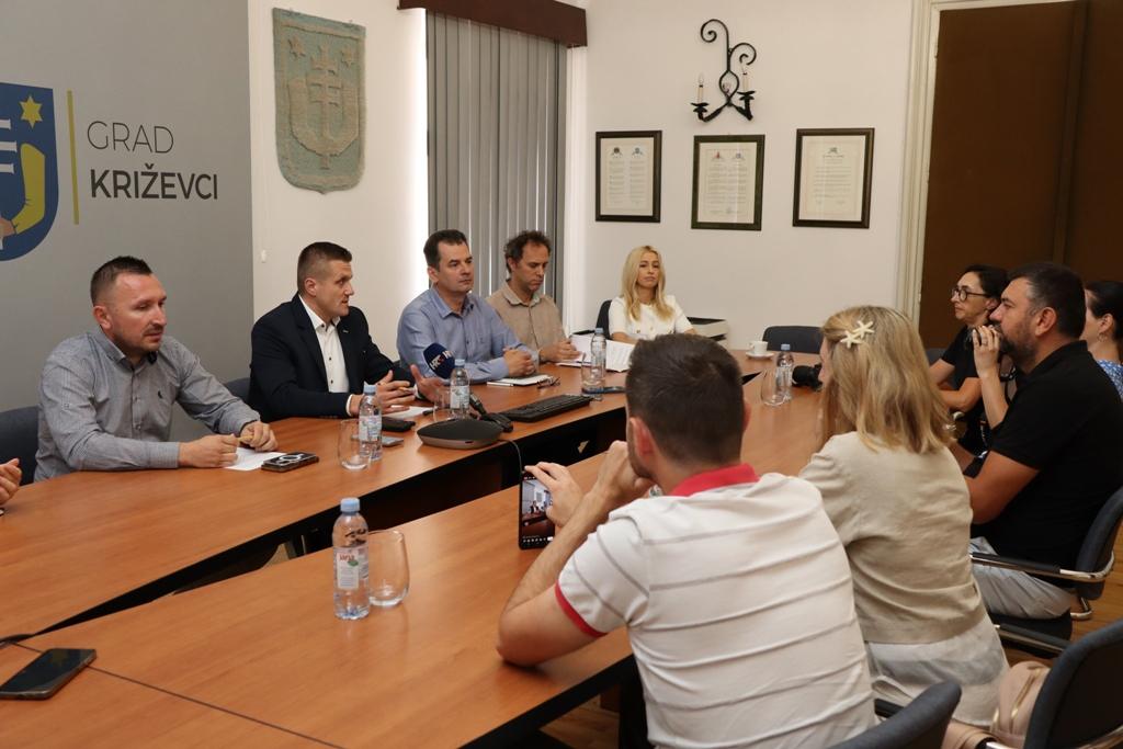 tiskova-konferencija