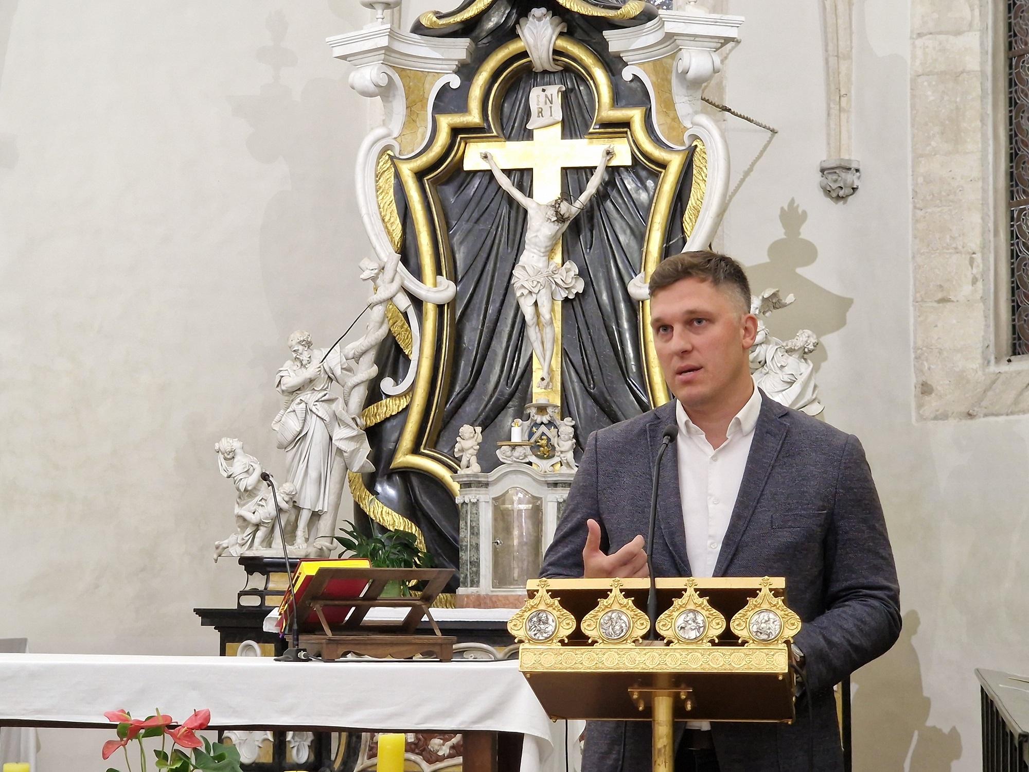 01-davor-trbusic-drzi-predavanje