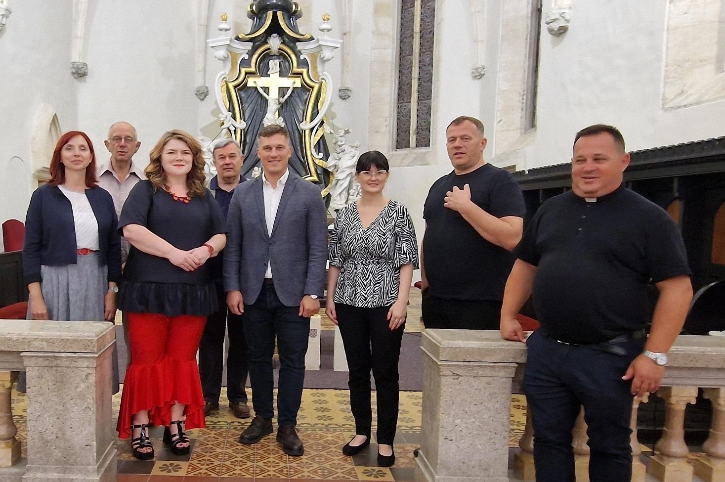 03-skupna-predavac-clanovi-udruge-dr-stjepan-kranjcic-i-krizevacki-zupnici