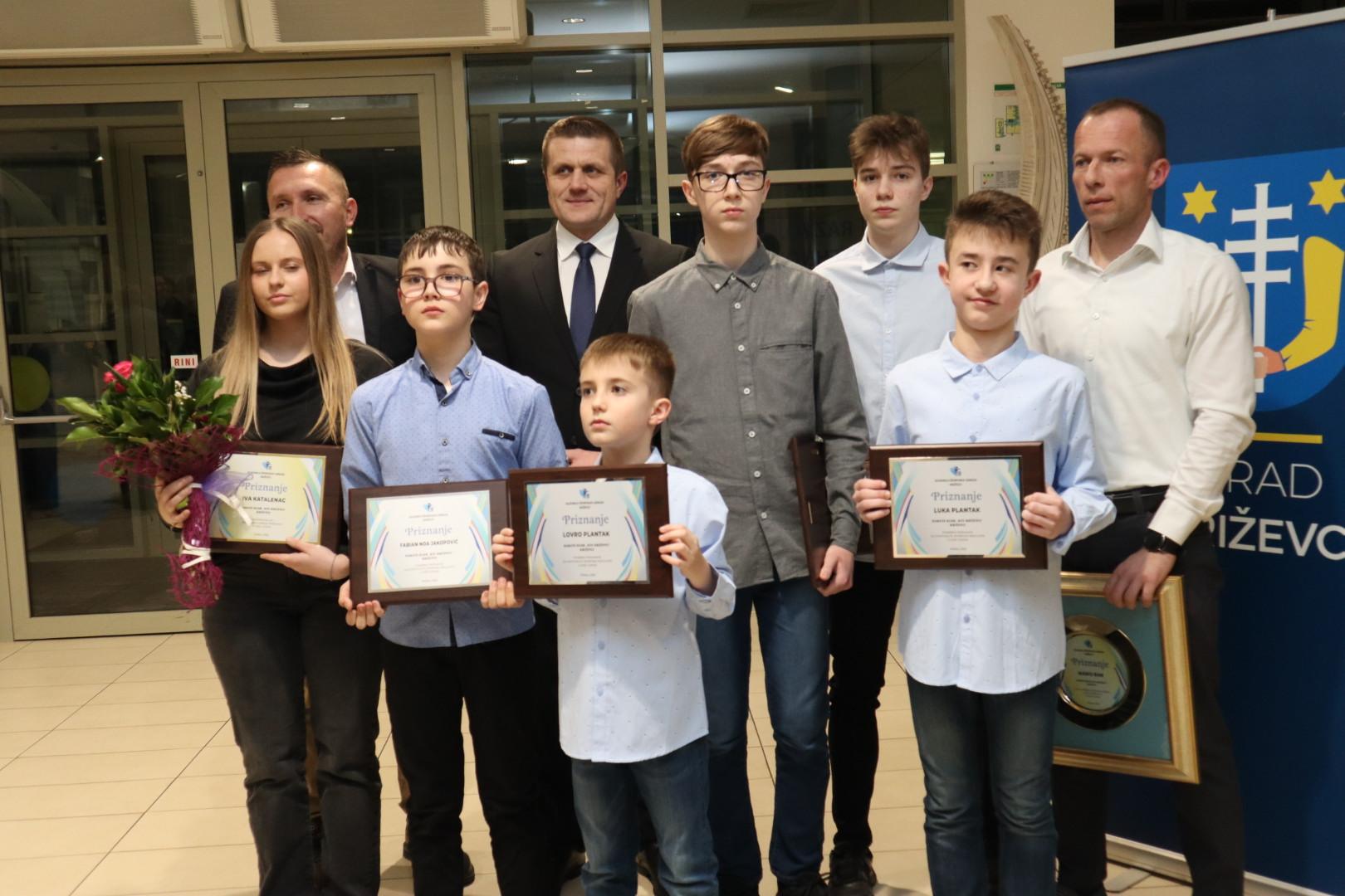 20000101000021-img-7755