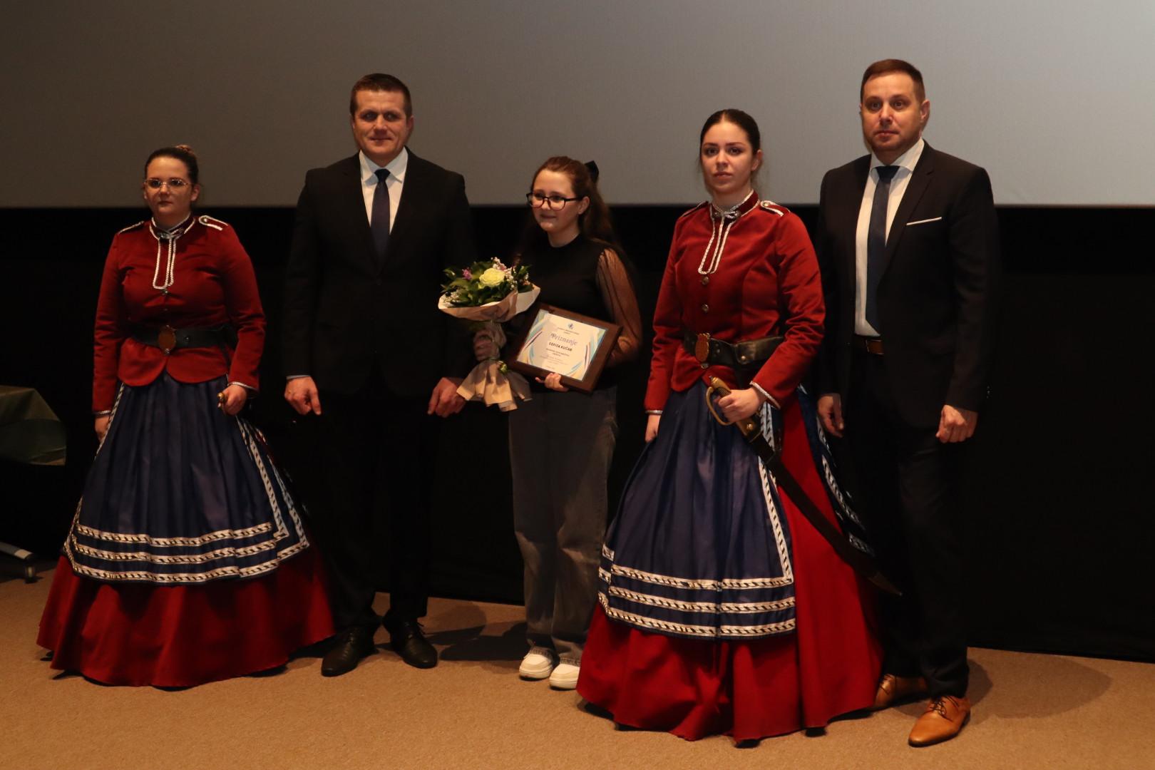 20000101000024-img-7728