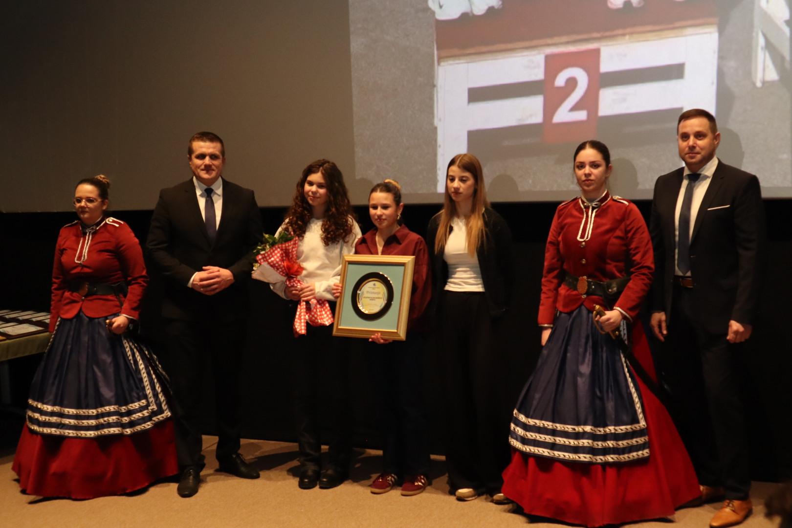 20000101000039-img-7688