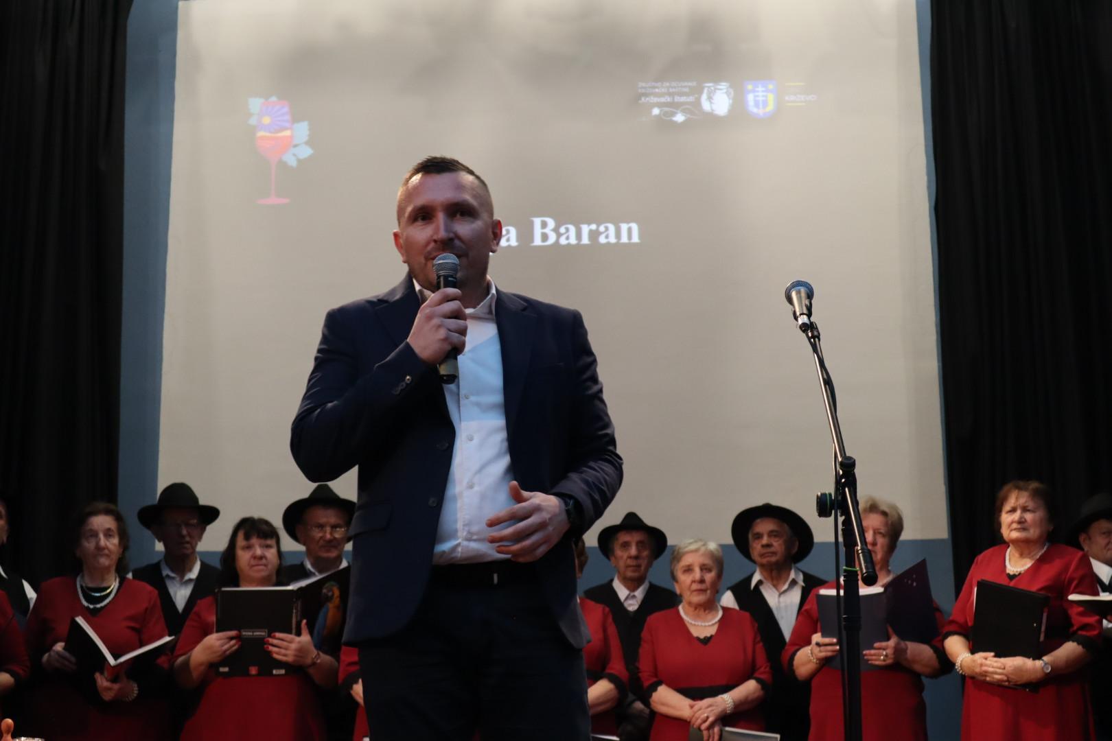 20000101000040-img-7571