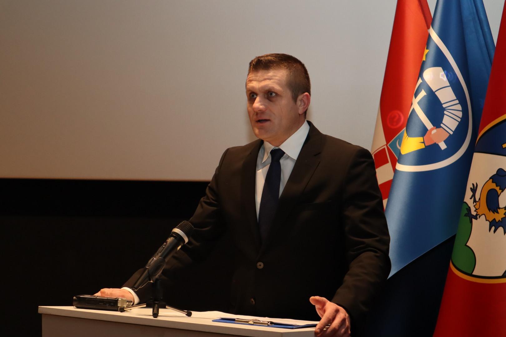 20000101000040-img-7638