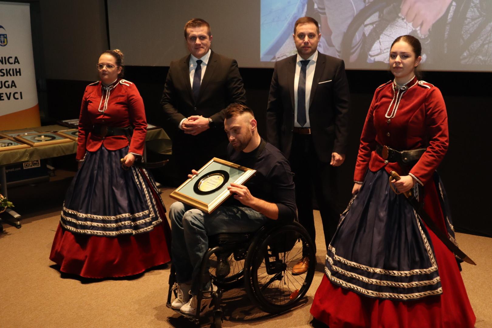 20000101000044-img-7647