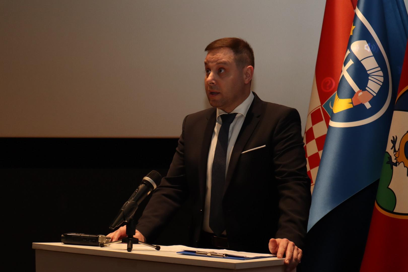 20000101000050-img-7632