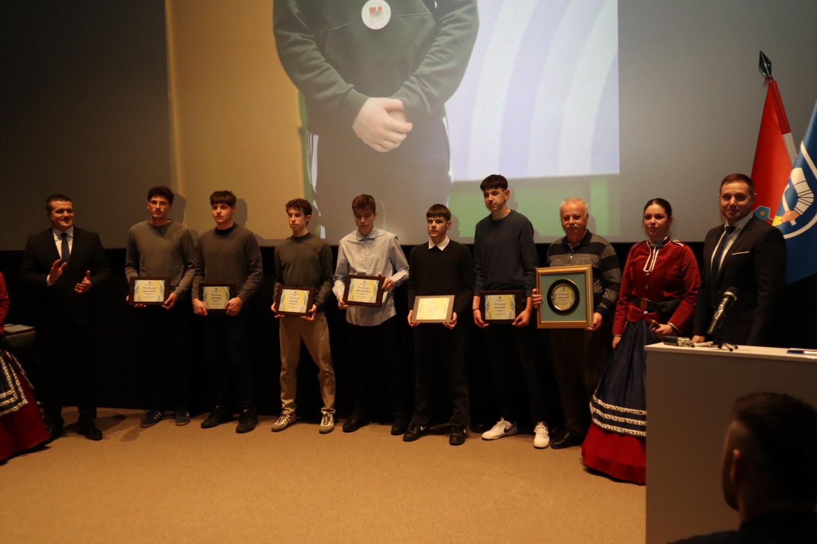 20000101000125-img-7661