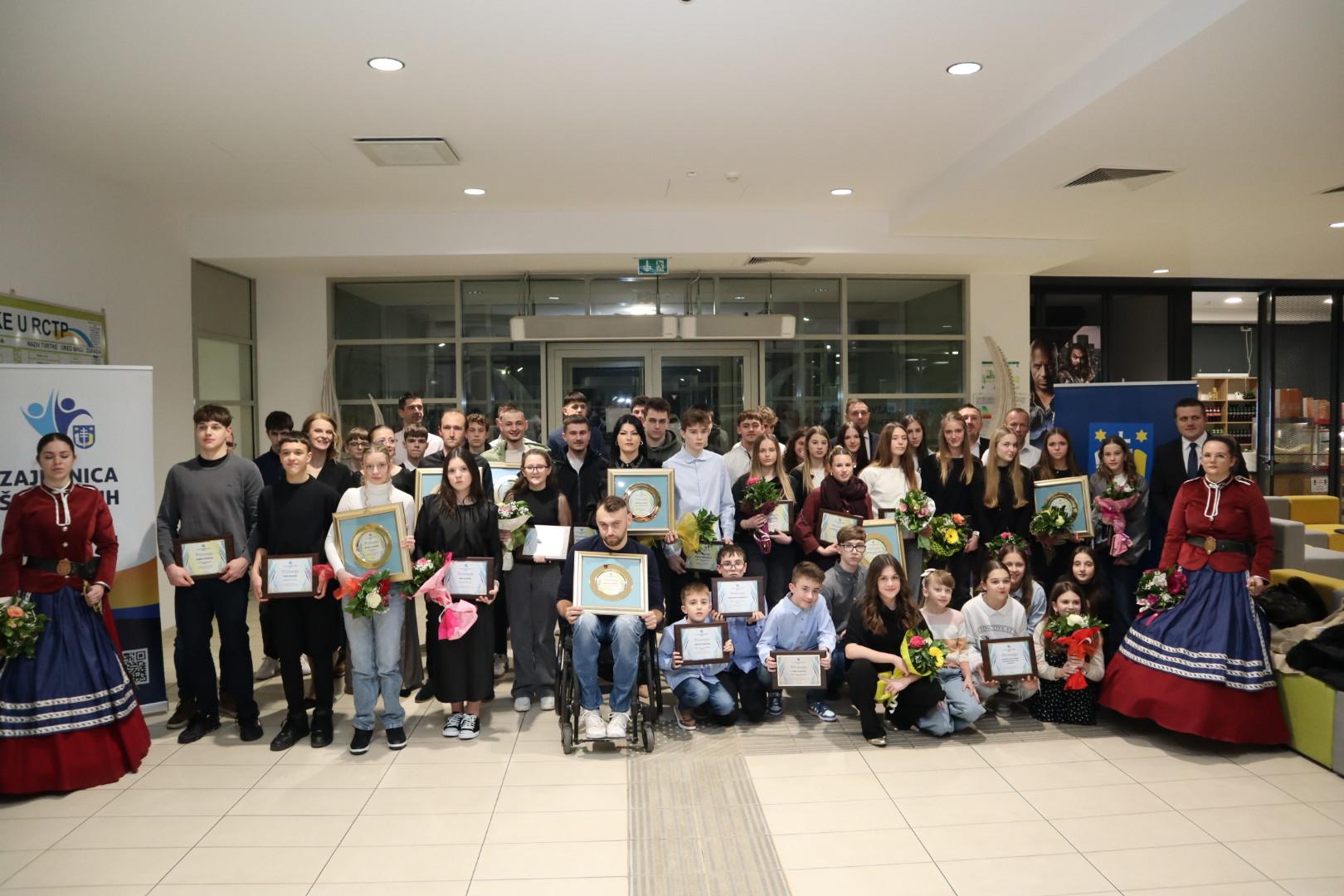 20000101000126-img-7748