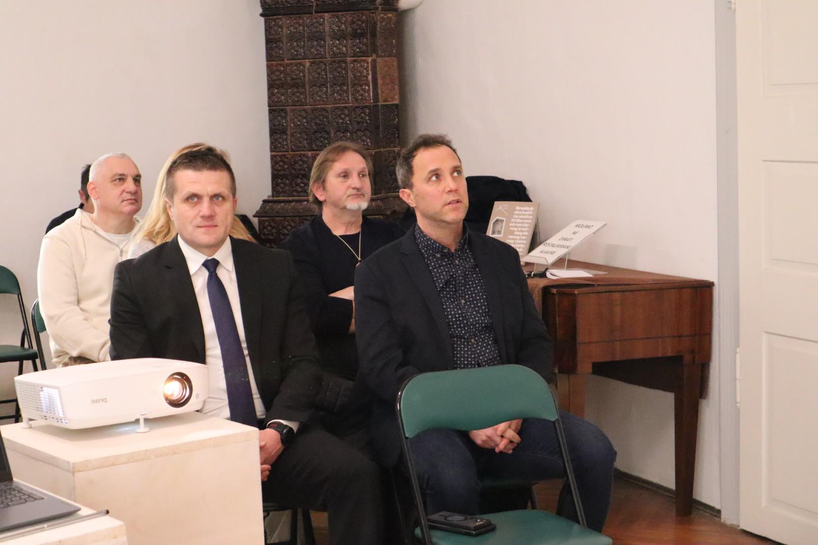 20000101000140-img-7767