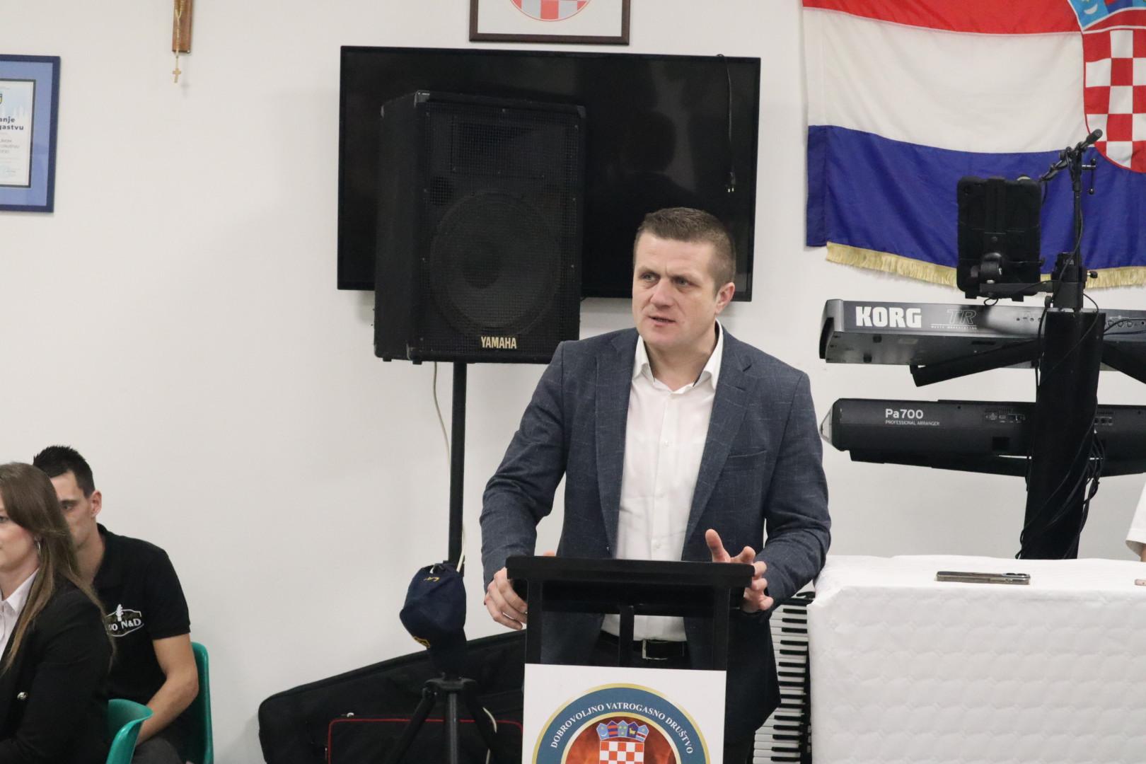 20000101000016-img-7833