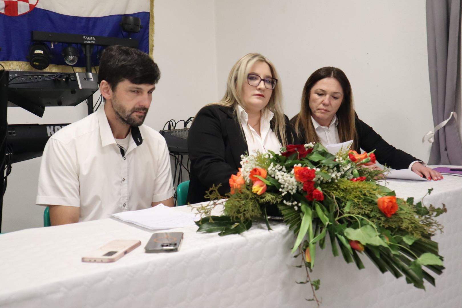 20000101000037-img-7825