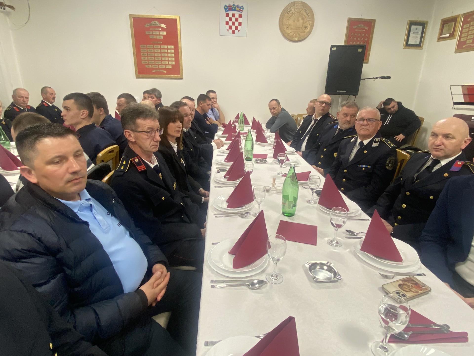 4153d0e1-c89c-4673-a067-c82d736f9e2e 4153d0e1-c89c-4673-a067-c82d736f9e2e