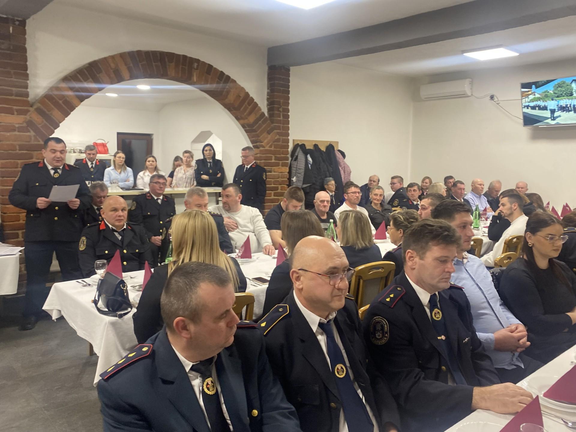 b57b4b57-38e4-42e0-9508-a7f54254b50d b57b4b57-38e4-42e0-9508-a7f54254b50d