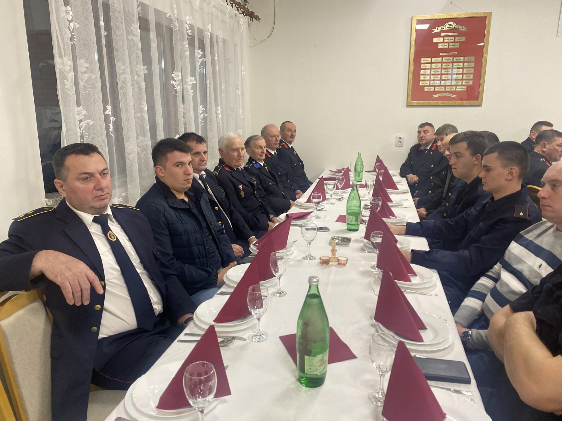 dbfeeda7-7faa-4786-959c-aaaba1a84c34 dbfeeda7-7faa-4786-959c-aaaba1a84c34