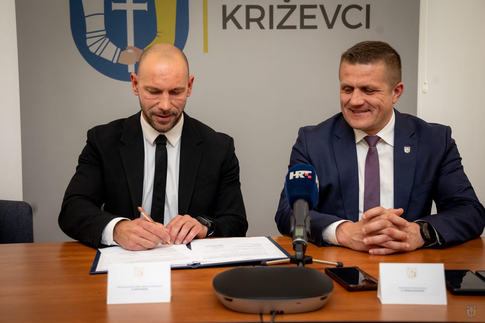 d7925a3d-1f9d-45d6-aa6f-7a3b41b472ab