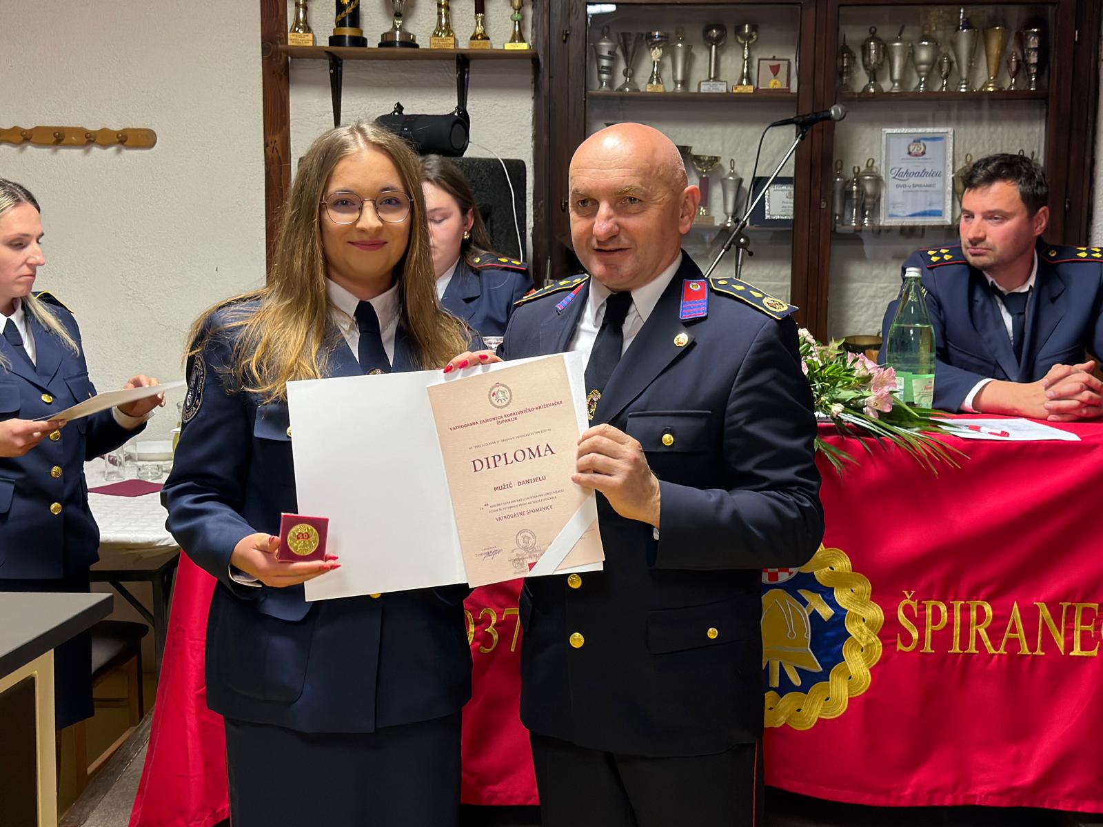 whatsapp-image-2026-04-19-at-152626-16